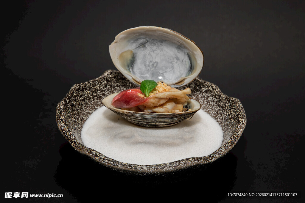 精致贝壳摆盘海鲜美食