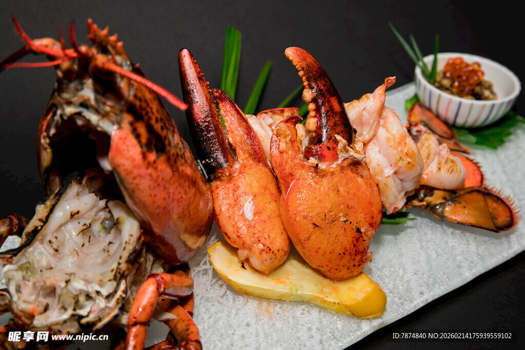 美味龙虾拼盘诱人呈现