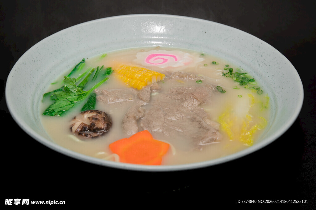 营养丰富的美味蔬菜肉丸汤