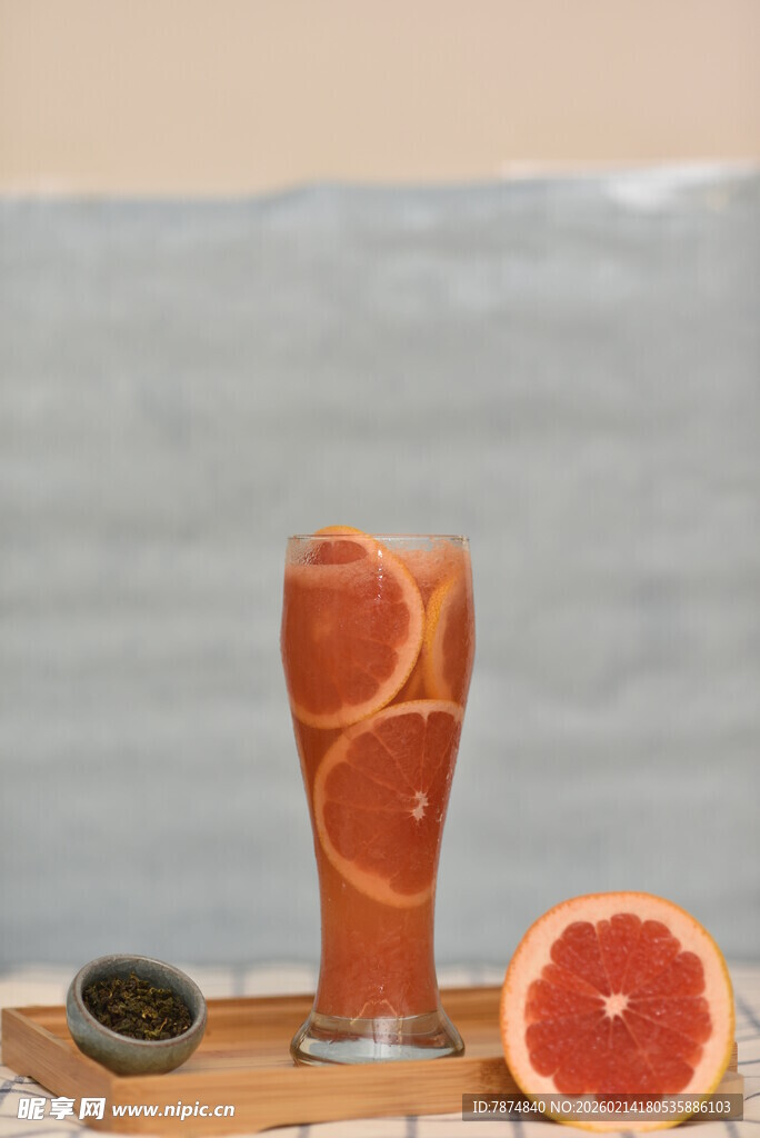 柚香啤酒与鲜果的惬意组合