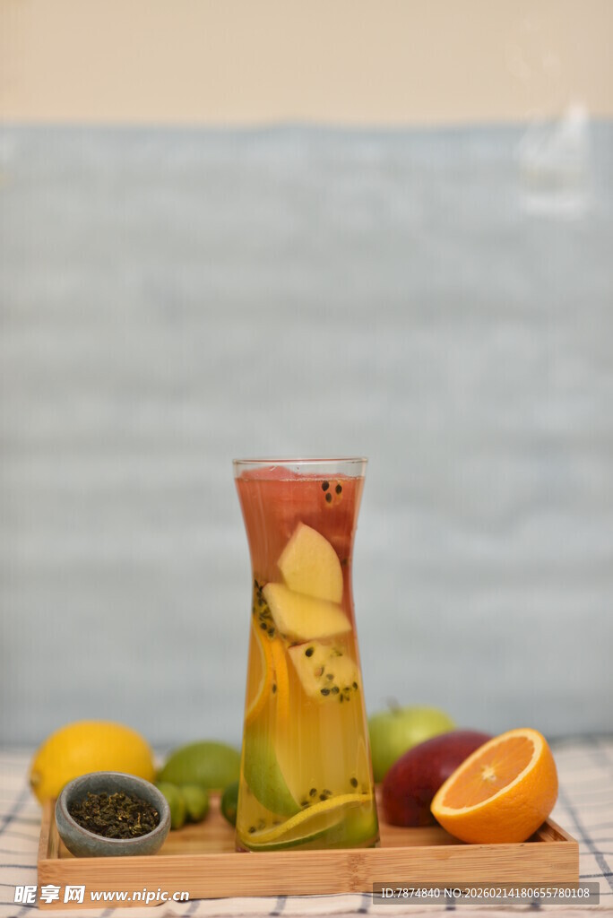 多彩水果茶搭配新鲜水果