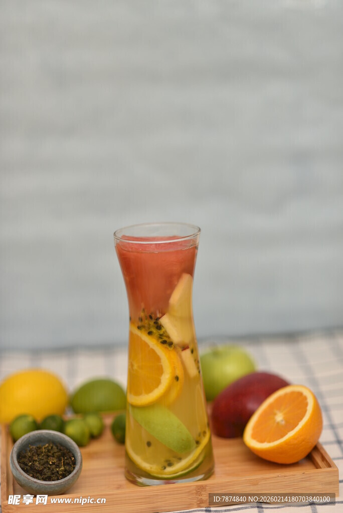 多彩鲜果特调饮品