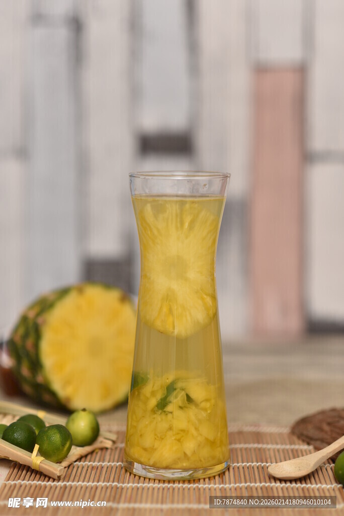菠萝汁饮品 清新自然美味