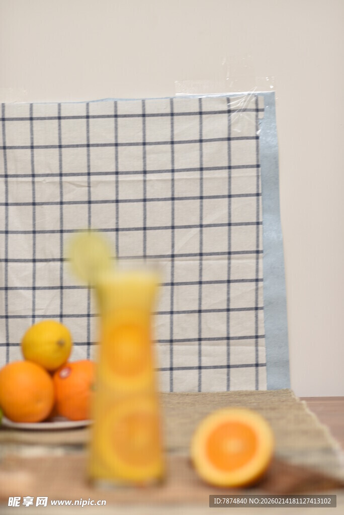 新鲜橙汁与橙子的诱人组合