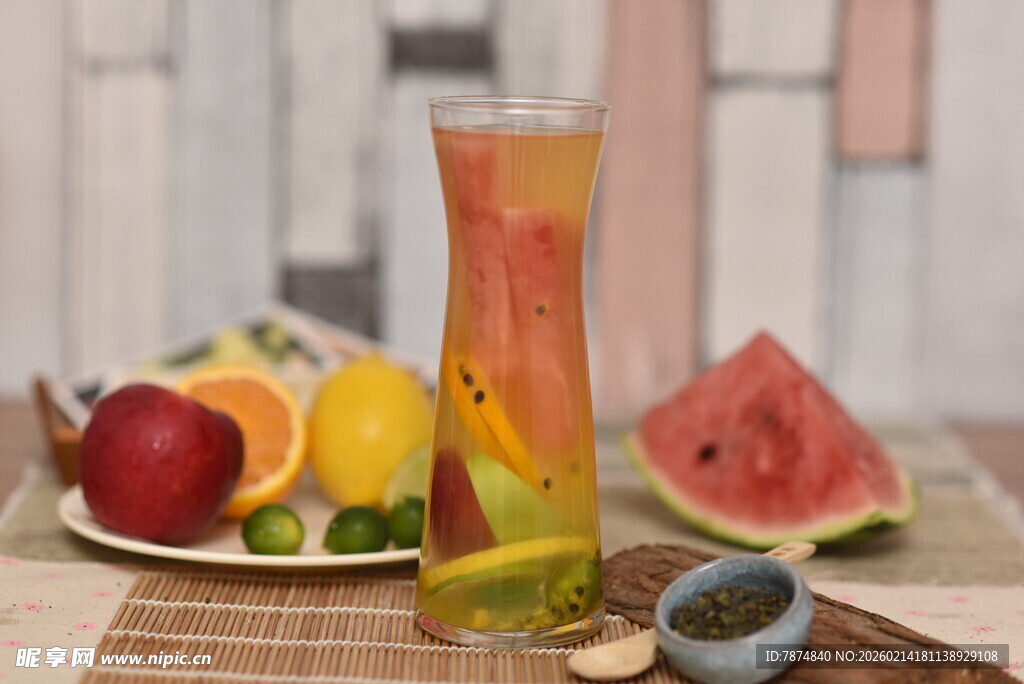 缤纷鲜果特调饮品