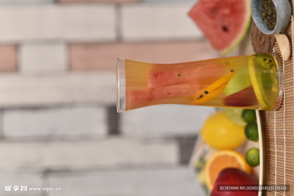 多彩果汁杯 清新水果相伴