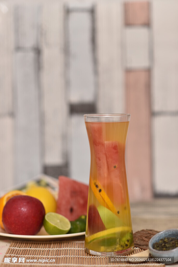 缤纷果饮与鲜果组合