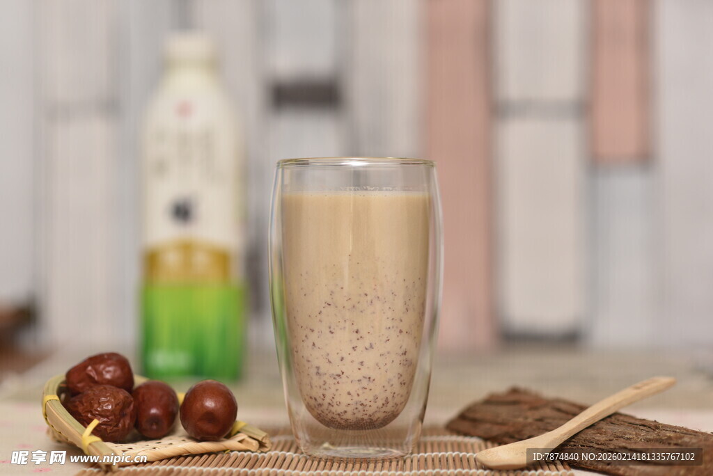 营养坚果奶与美味坚果组合