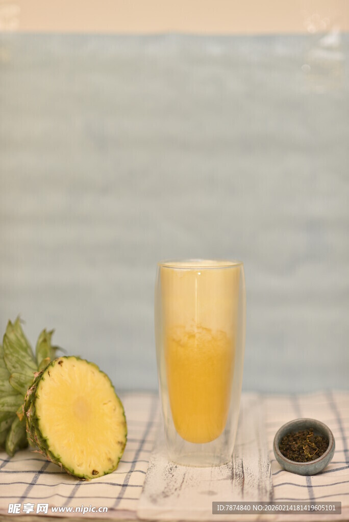 鲜榨菠萝汁 美味健康饮品