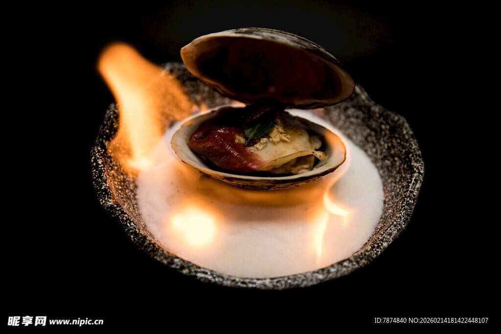 火焰锅中的美味佳肴