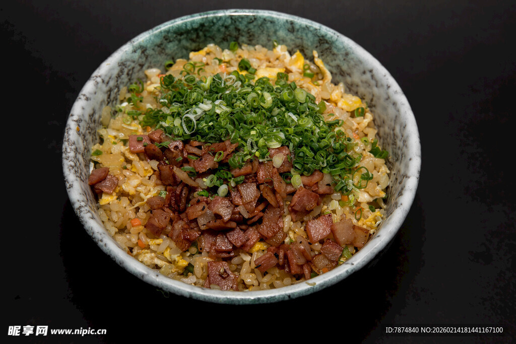 美味炒饭 鲜香配料点缀