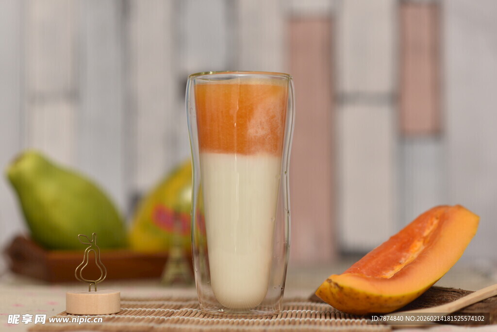 木瓜饮品搭配新鲜水果