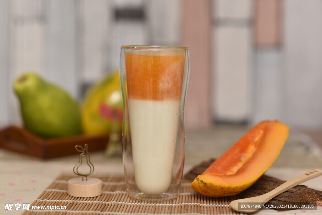 木瓜梨汁饮品 清新诱人