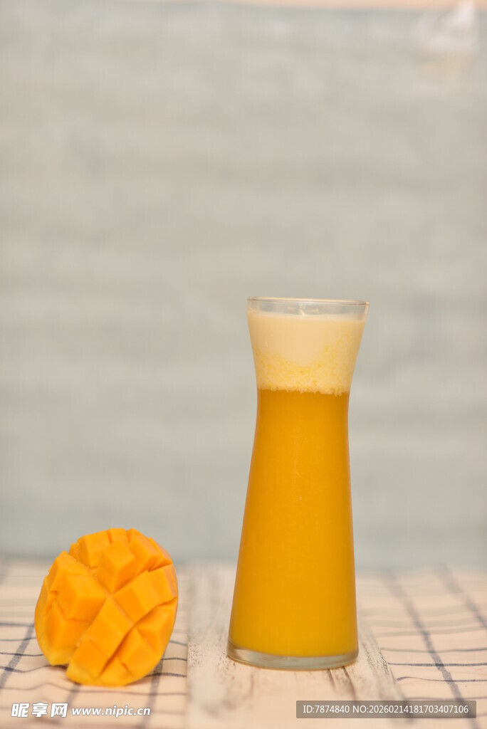 芒果汁与芒果块的清新组合