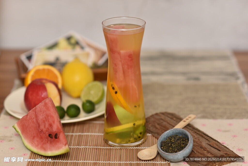 缤纷夏日水果特调饮品