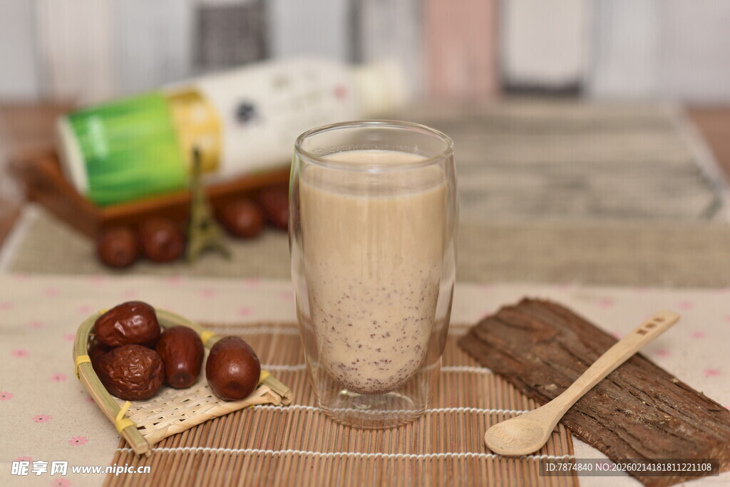 红枣豆浆与坚果的美味组合