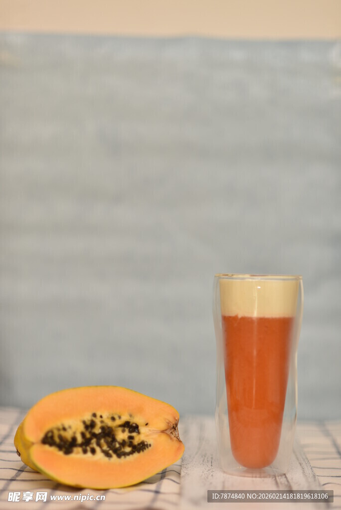 木瓜与饮品的清新组合