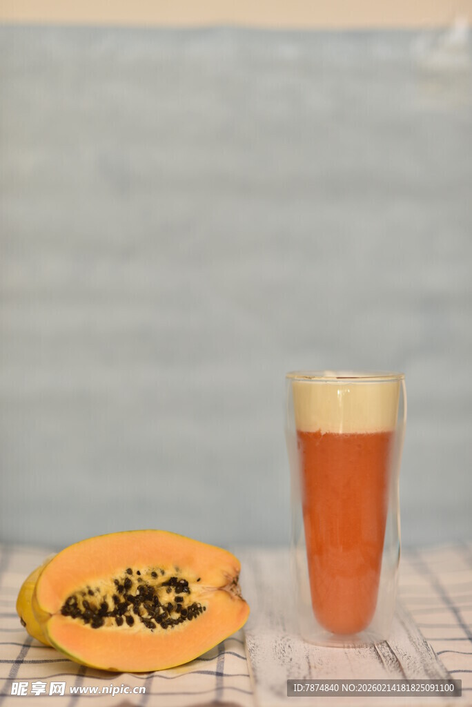 木瓜与饮品的清新组合