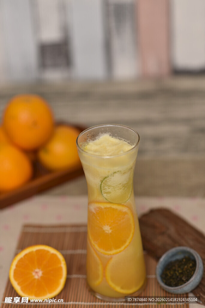 一杯鲜橙饮品 清新诱人