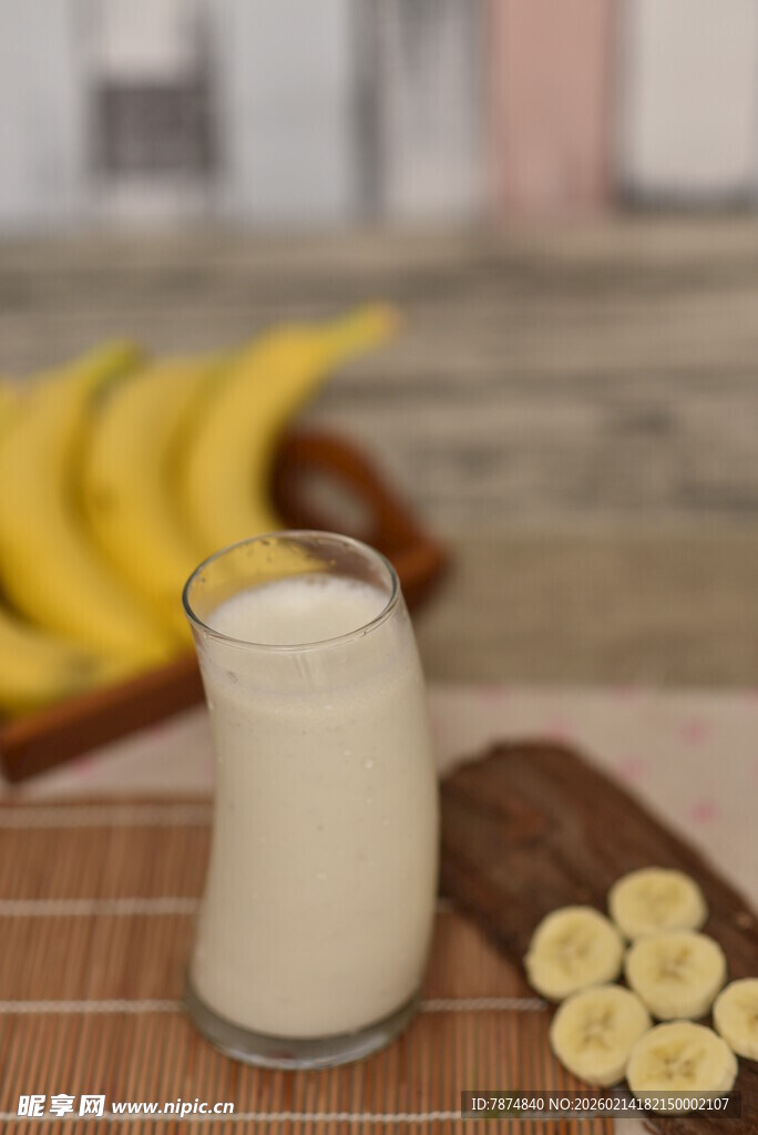 一杯醇香香蕉奶昔