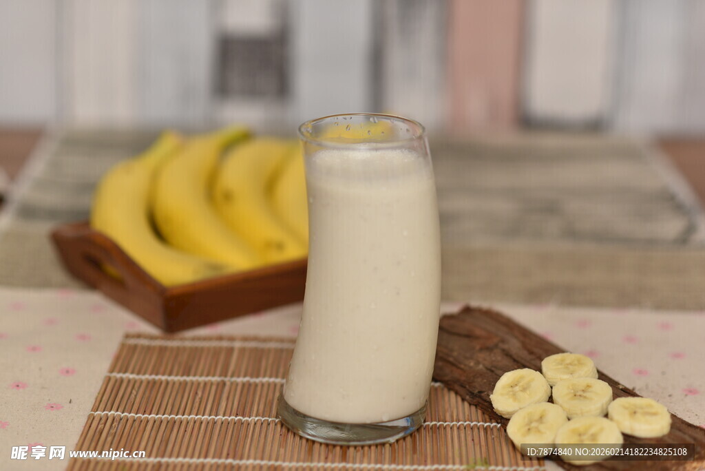 香蕉牛奶搭配美味小食