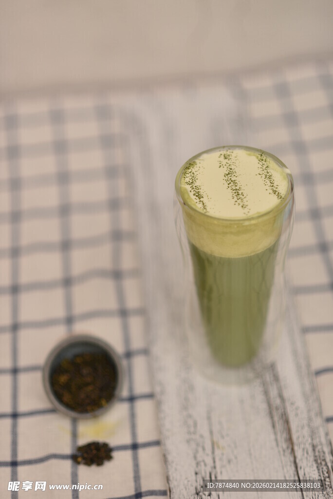 抹茶饮品与配料展示