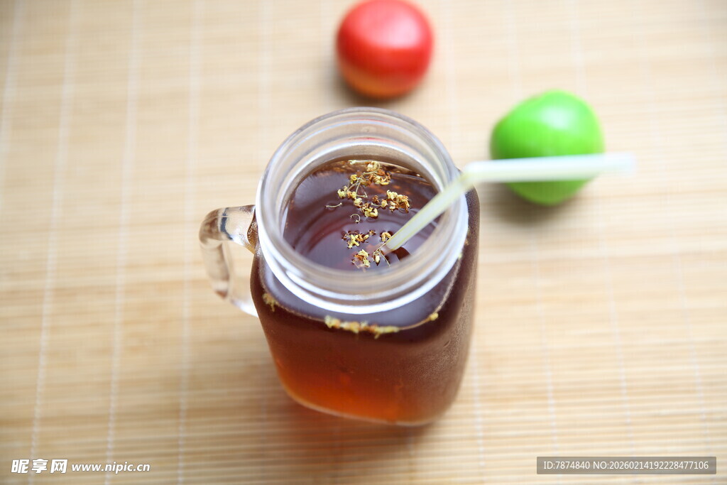 玻璃罐中的美味茶饮