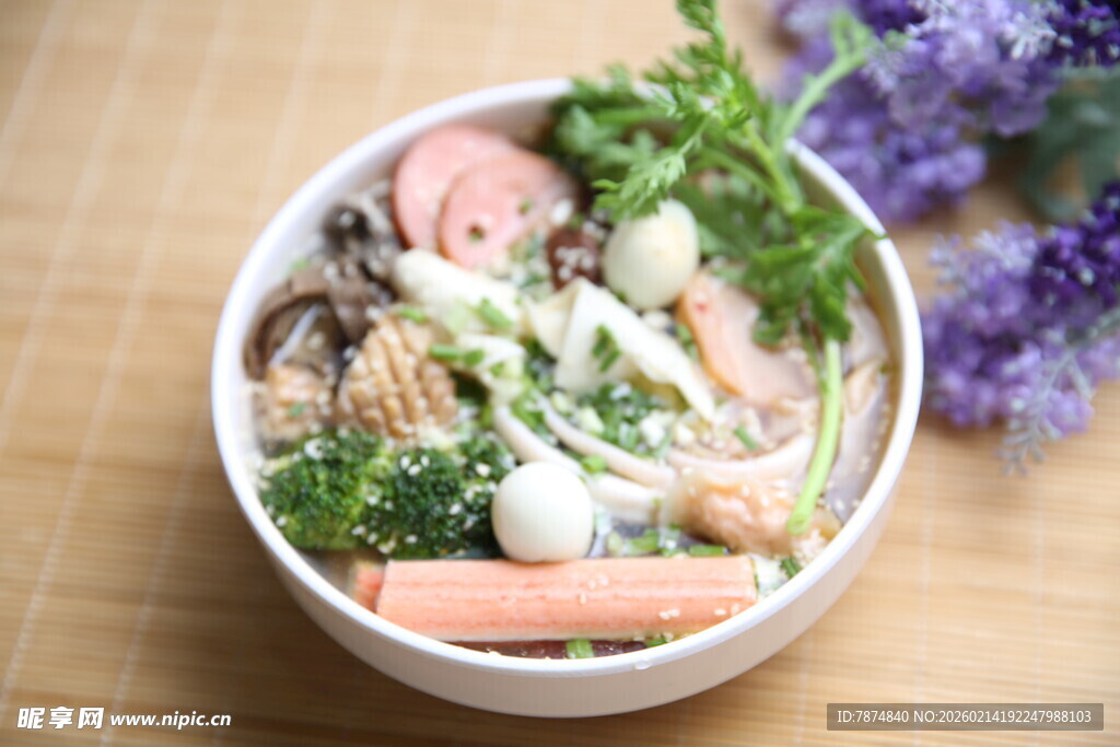 美味海鲜蔬菜沙拉碗