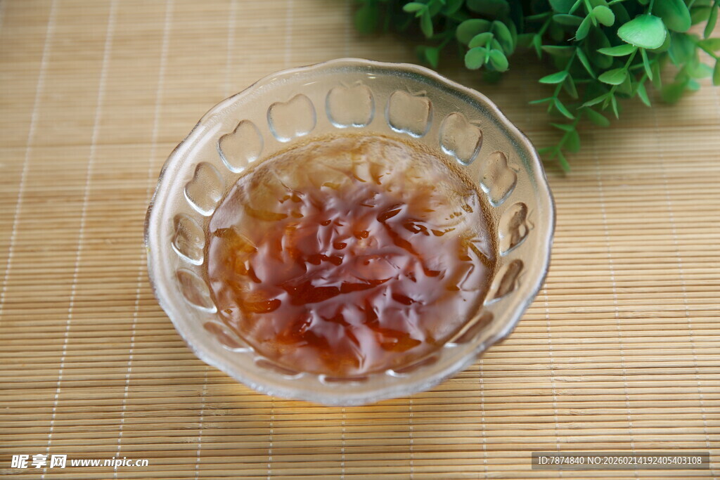 杯中美味桃胶饮品