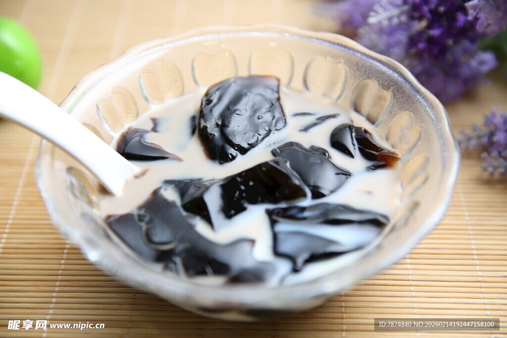 碗装美味仙草冻