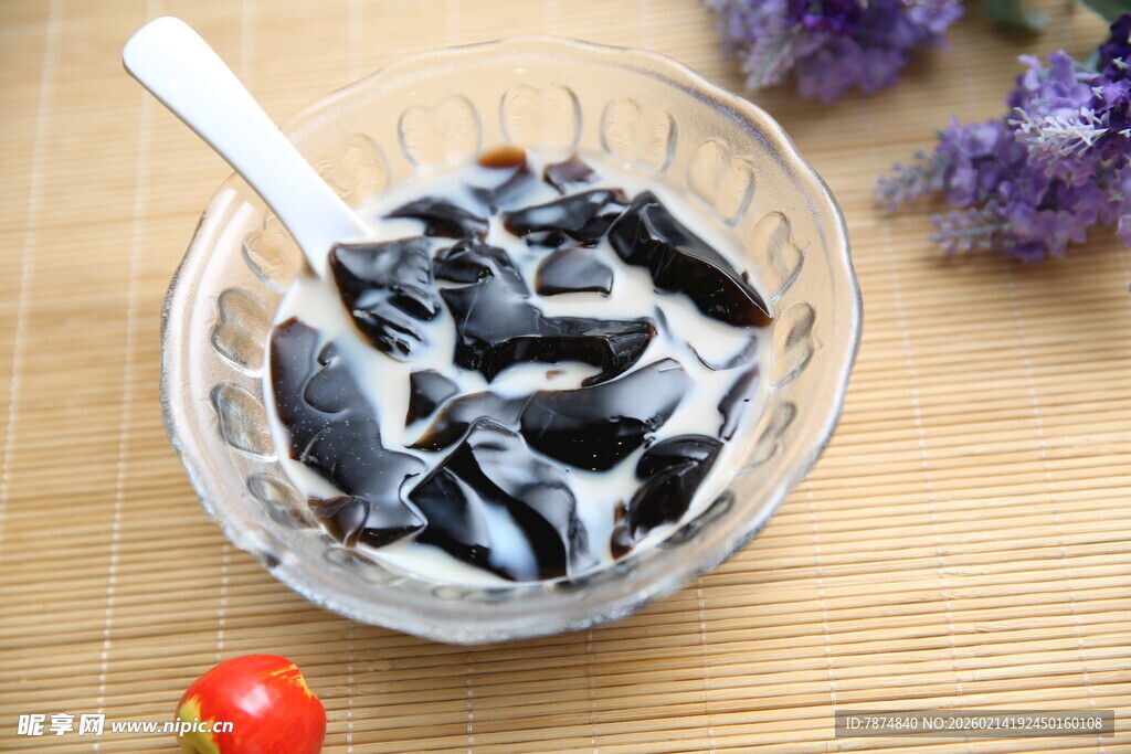 黑凉粉甜品 美味又清凉