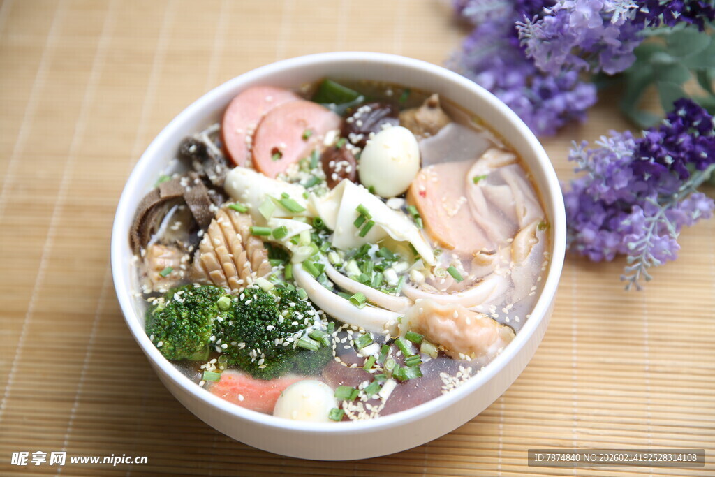 日式海鲜蔬菜拉面