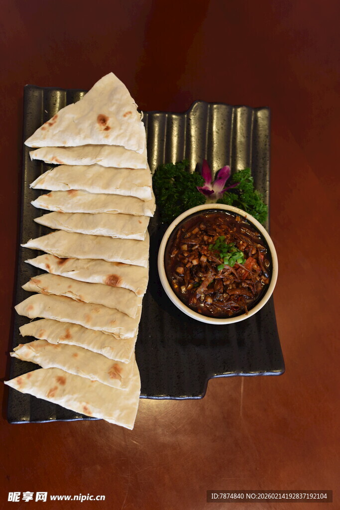 美味玉米片配特色蘸酱