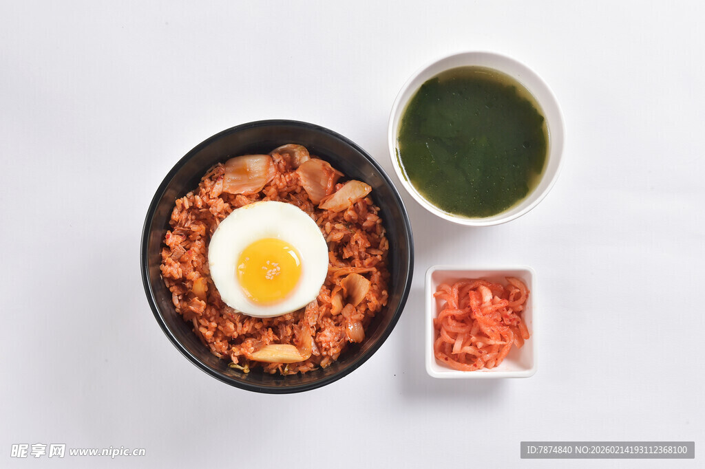 日式蛋浇饭配茶饮