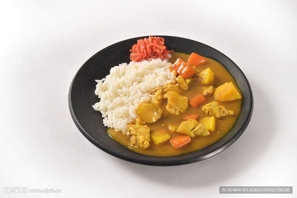 日式咖喱饭配米饭与小菜