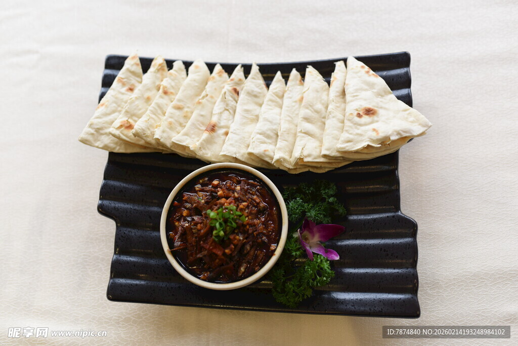 精致蘸酱薄饼摆盘