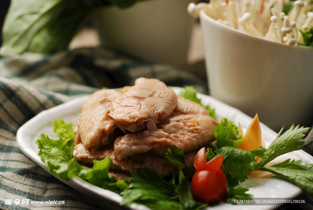 美味烤肉配蔬菜摆盘