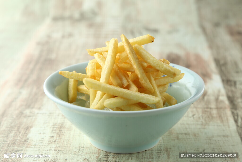 碗装美味炸薯条