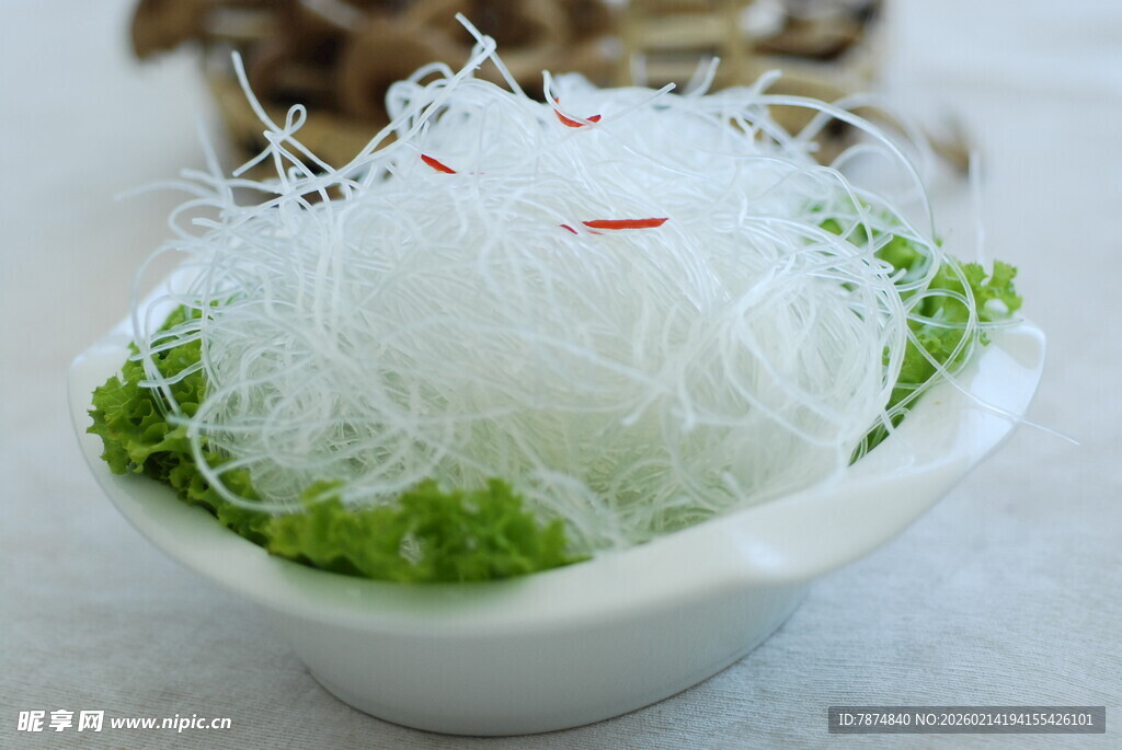 晶莹剔透粉丝摆盘精致