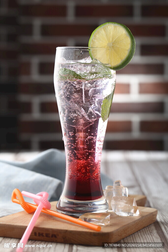 清凉柠檬气泡饮品