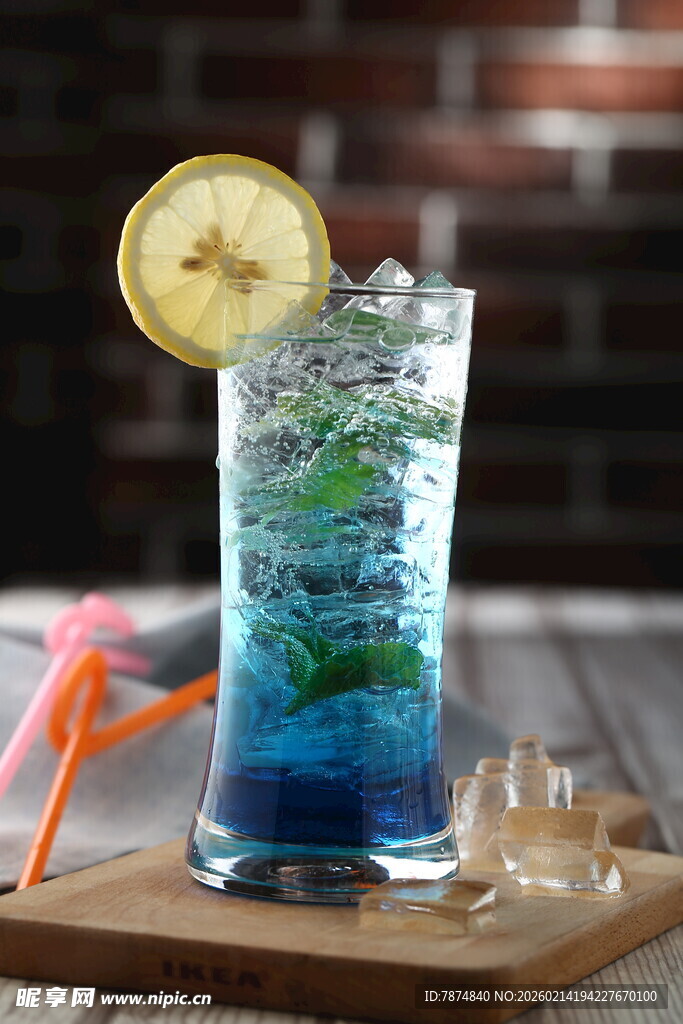 蓝色柠檬气泡饮 清爽诱人