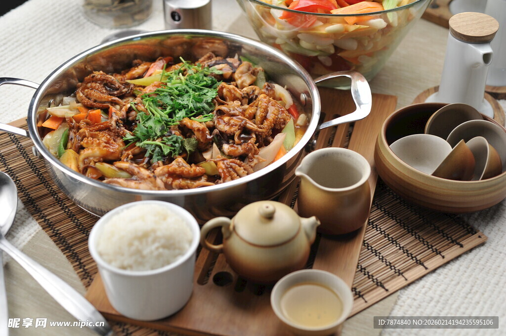 美味中式菜肴与茶具搭配