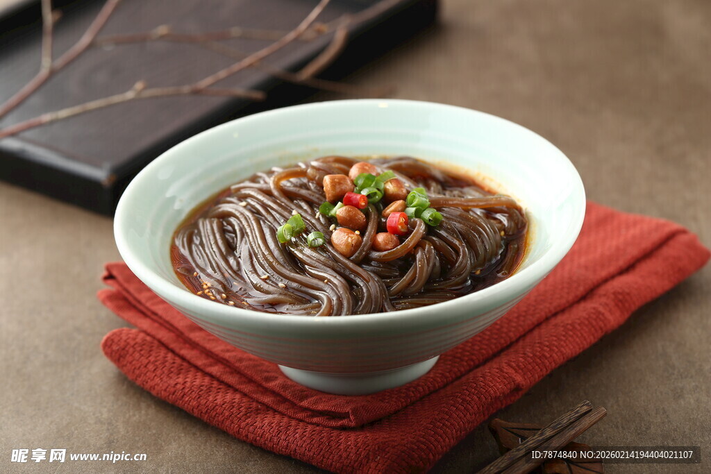 酸辣蕨根粉 美味诱人