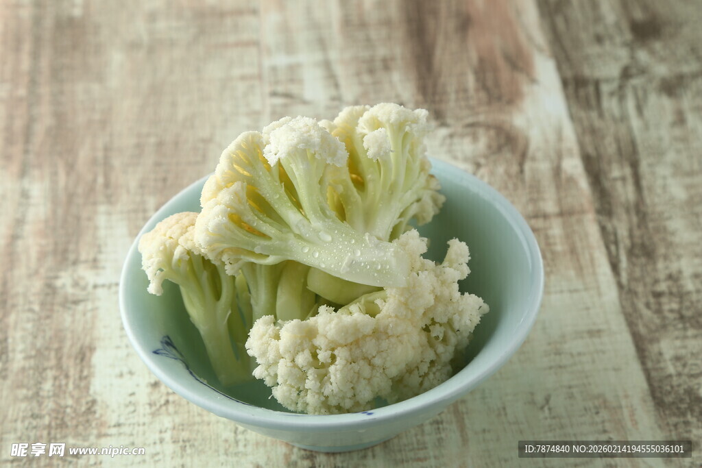 碗中新鲜花椰菜