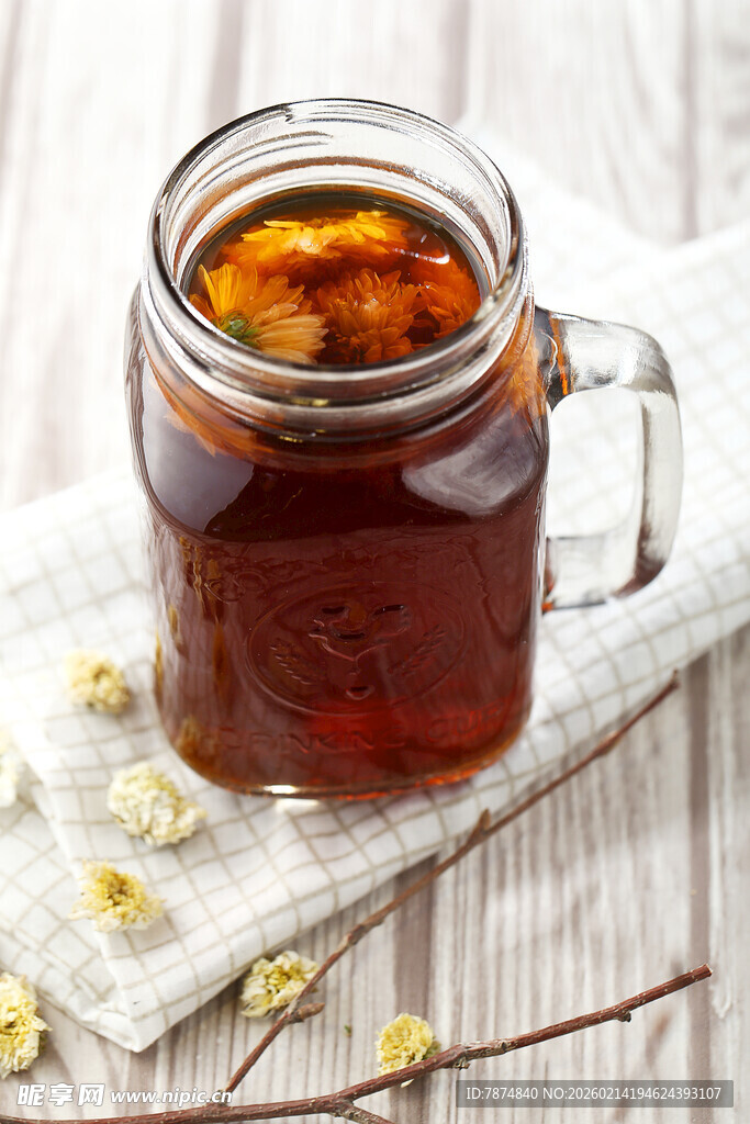 玻璃罐中的美味花果茶