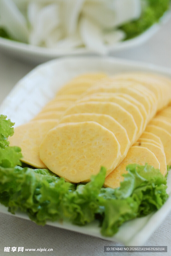 切片芝士配生菜摆盘