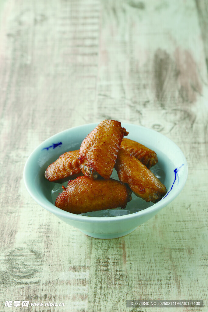 碗中美味烤鸡翅