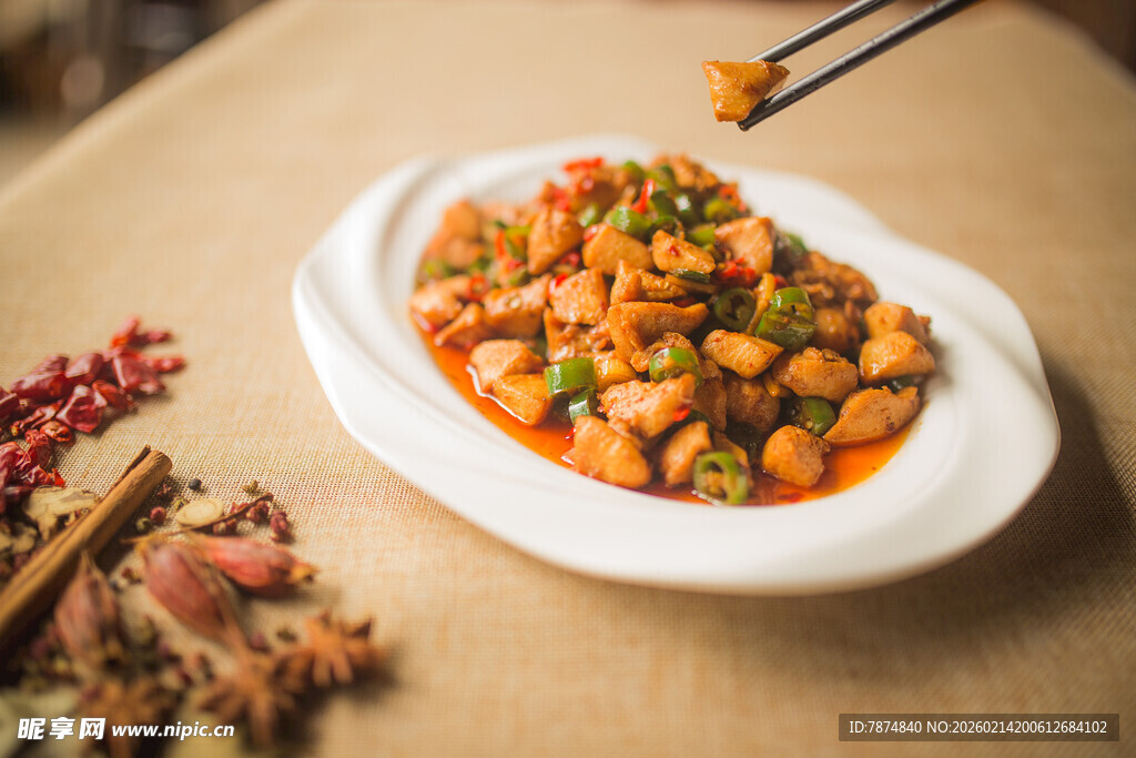 美味彩蔬炒肉丁