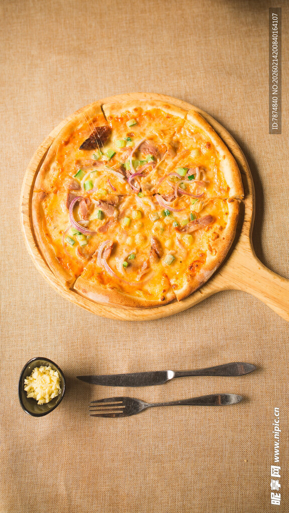 美味披萨搭配小料与工具