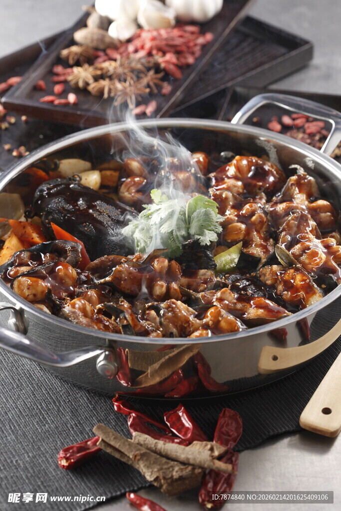 香辣田螺美食诱人画面